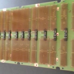 Tarjeta backplane con múltiples pinos dorados